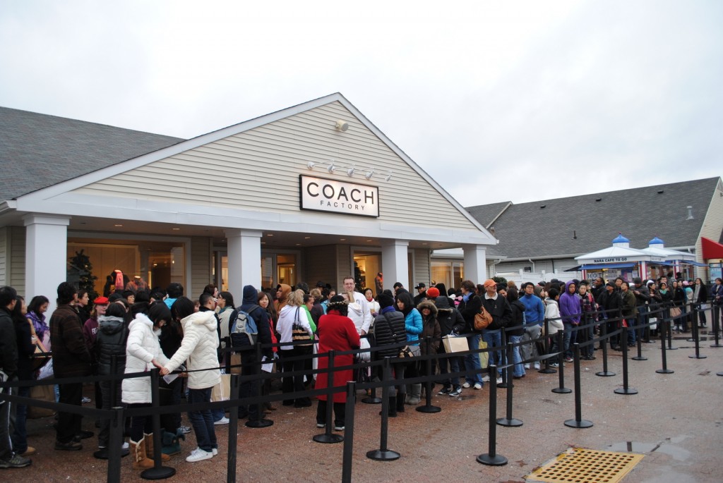 Woodbury Common is hooking up shoppers with Black Friday